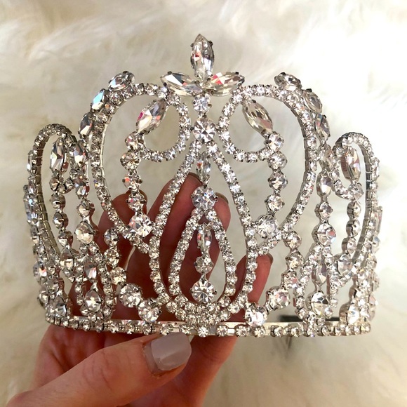 Silver rhinestone tiara/ pageant crown - Picture 1 of 3